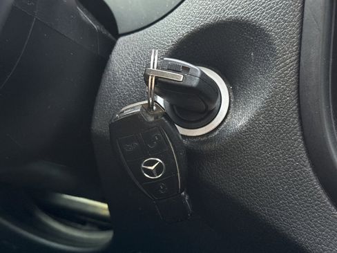 Used 2018 Mercedes-Benz Metris Passenger image 31