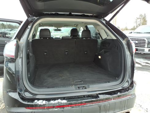 Used 2018 Ford Edge Titanium image 15