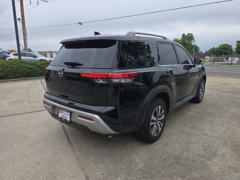 Used 2023 Nissan Pathfinder SL w/ Lighting Package (N92) FWD image 6