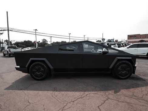 Used 2024 Tesla Cybertruck AWD Crew Cab image 7