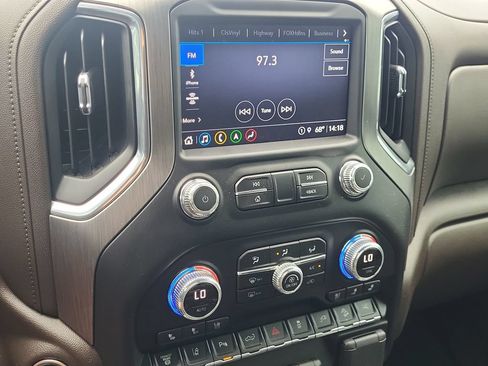 Used 2022 GMC Sierra 2500 Denali w/ Denali Ultimate Package AWD/4WD image 28