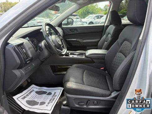 Used 2024 Nissan Pathfinder SV FWD image 11