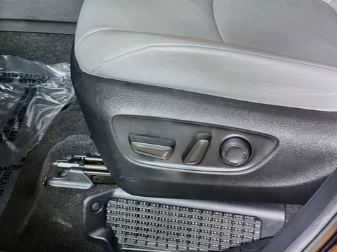 Used 2025 Toyota Sienna XLE FWD image 16