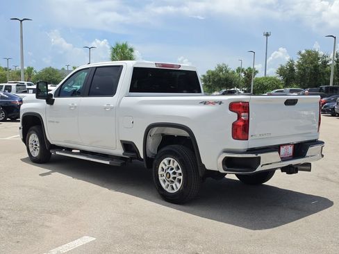 Used 2025 Chevrolet Silverado 2500 LT w/ Convenience Package AWD/4WD image 5
