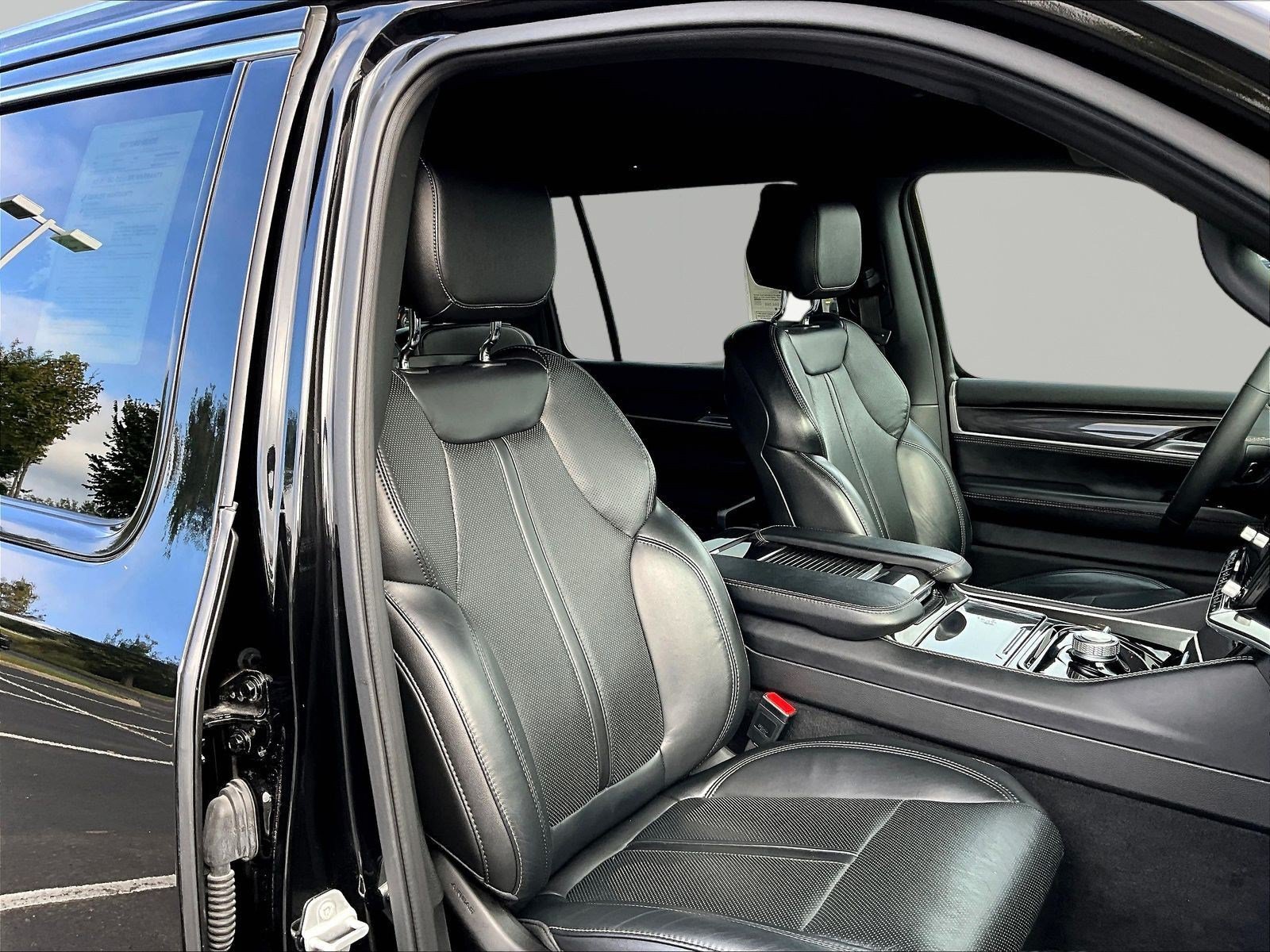 Used 2024 Jeep Wagoneer 4WD image 30