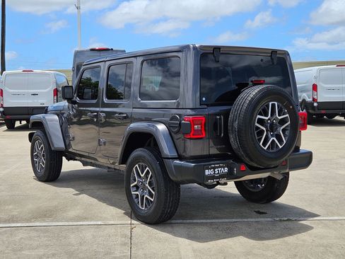 Used 2025 Jeep Wrangler Unlimited Sahara AWD/4WD image 7