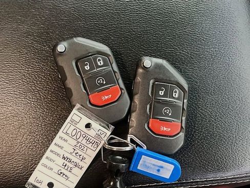 Used 2021 Jeep Wrangler Unlimited Sahara w/ Cold Weather Group image 33