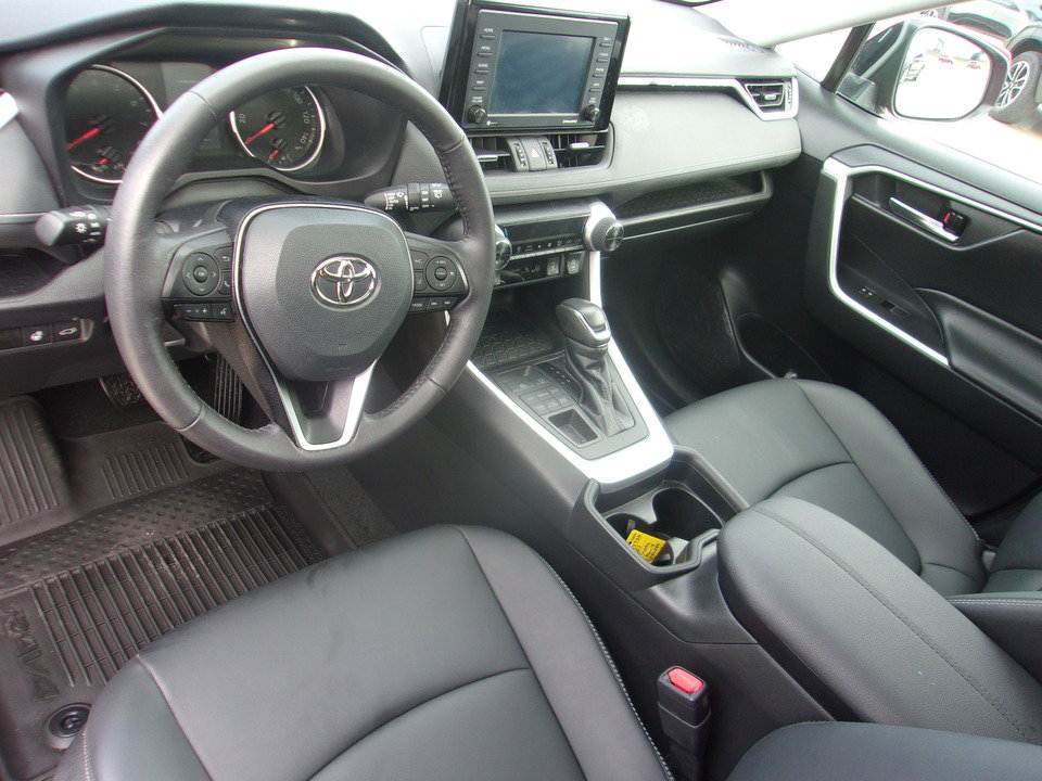 Used 2021 Toyota RAV4 XLE Premium AWD/4WD image 8