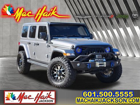 Used 2018 Jeep Wrangler Unlimited Sahara image 1