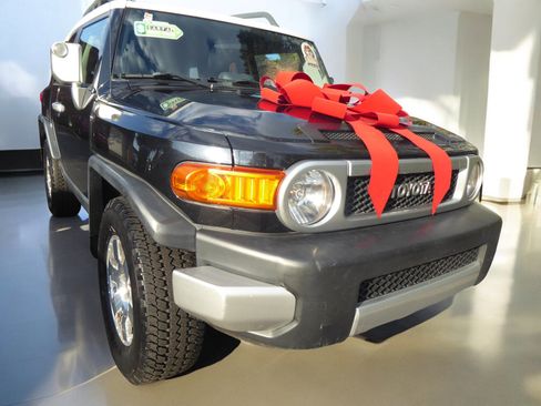 Used 2007 Toyota FJ Cruiser 4WD w/ Upgrade Pkg 2 image 3