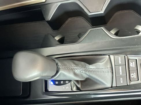 Used 2025 Toyota Camry SE FWD image 21