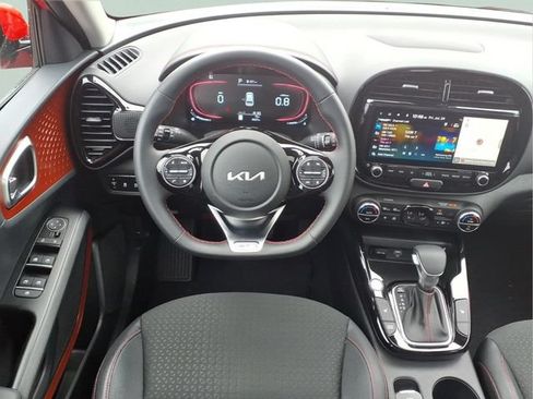 Used 2025 Kia Soul GT-Line w/ GT-Line Technology Package FWD image 7