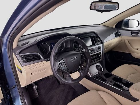 Used 2017 Hyundai Sonata SE w/ Cargo Package image 9