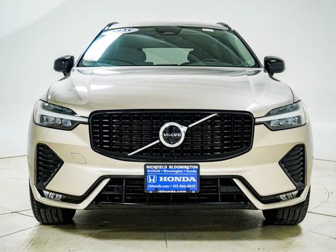 Used 2025 Volvo XC60 B5 Plus AWD/4WD image 14