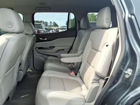 Used 2019 GMC Acadia SLT w/ LPO, Floor Liner Package image 23