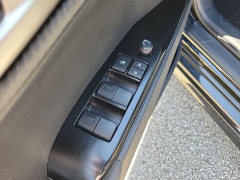 Used 2025 Toyota Camry SE FWD image 15