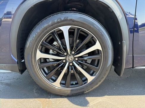 Used 2022 Toyota Highlander XSE FWD image 10