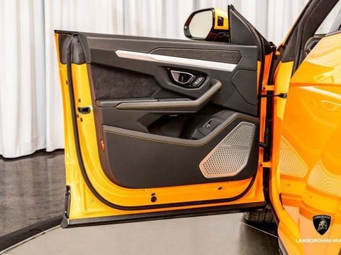 Used 2022 Lamborghini Urus image 23