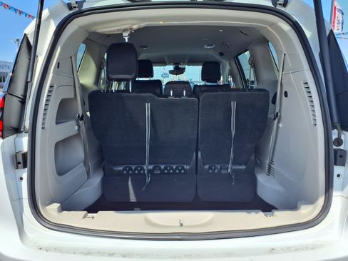 Used 2024 Chrysler Pacifica Touring-L FWD image 21