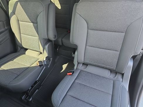 Used 2025 Chevrolet Traverse LT w/ LPO, Floor Liner Package FWD image 24
