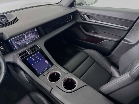 Used 2025 Porsche Taycan image 26