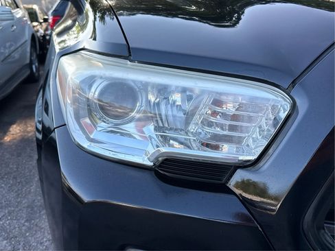 Used 2017 Toyota Tacoma SR RWD image 9