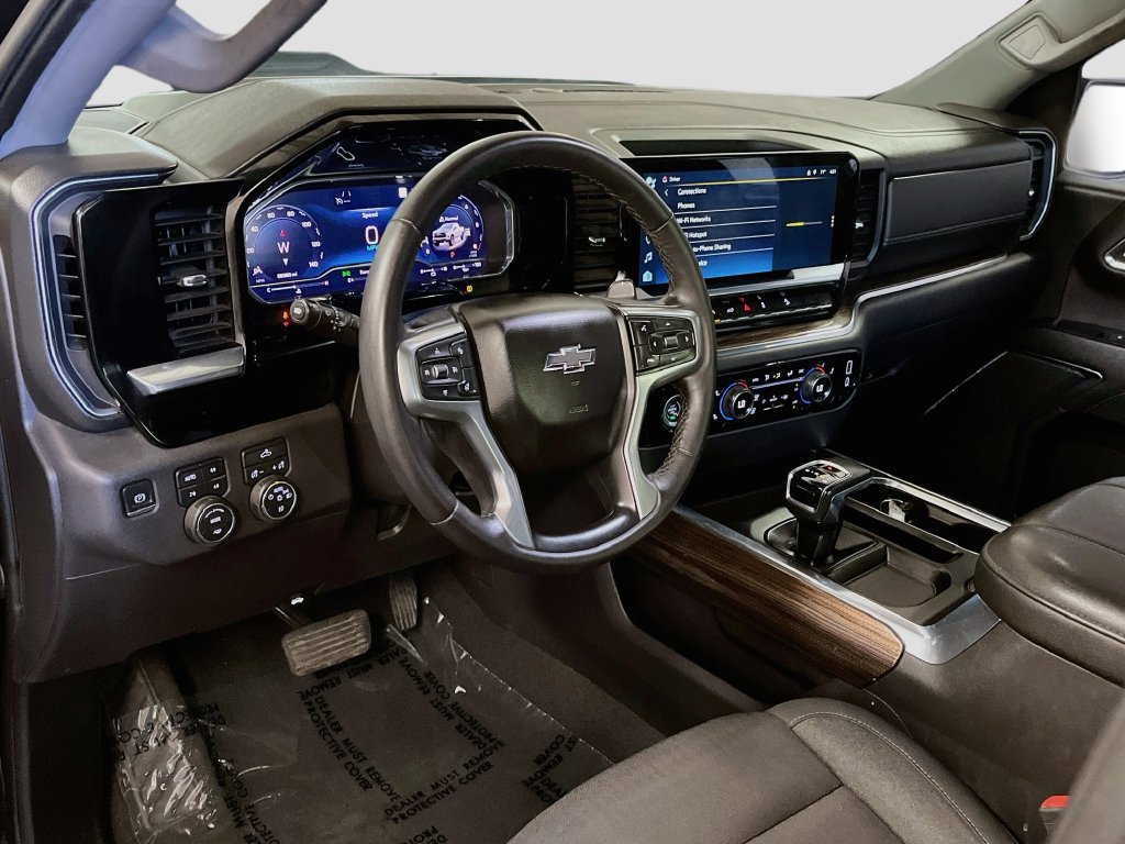 Used 2023 Chevrolet Silverado 1500 LT Trail Boss w/ LPO, Dark Essentials Package AWD/4WD image 9