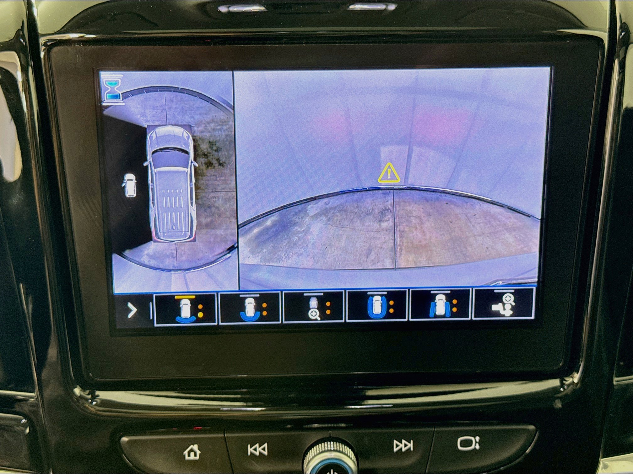 Used 2020 Chevrolet Traverse Premier w/ Redline Edition FWD image 16
