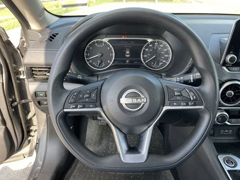 Used 2024 Nissan Sentra SV FWD image 11