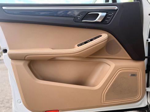 Used 2018 Porsche Macan image 11