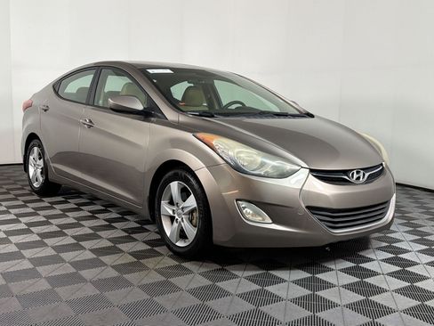 Used 2013 Hyundai Elantra GLS w/ Preferred Pkg FWD image 19