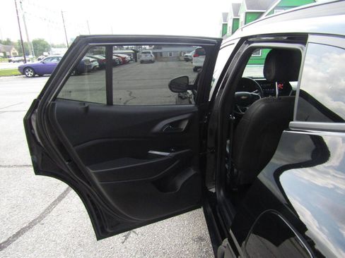 Used 2025 Chevrolet Trax LT w/ Driver Confidence Package FWD image 18
