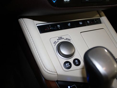 Used 2016 Lexus ES 300h w/ Luxury Package w/Wood Trim FWD image 15