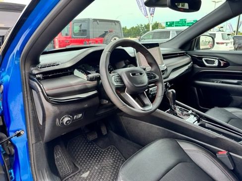 Used 2025 Jeep Compass Trailhawk AWD/4WD image 24
