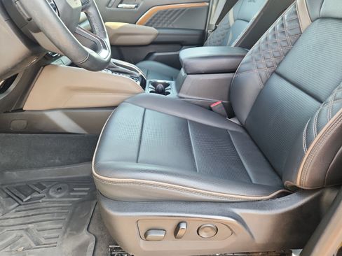 Used 2023 GMC Canyon Denali w/ Denali Black Edition AWD/4WD image 10