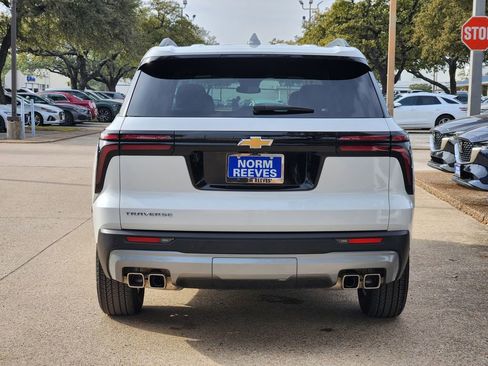 Used 2026 Chevrolet Traverse LT image 6