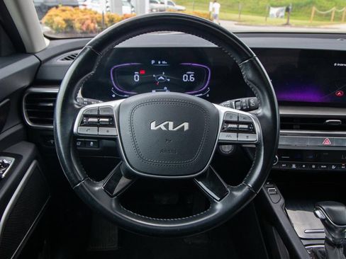 Used 2025 Kia Telluride S FWD image 25