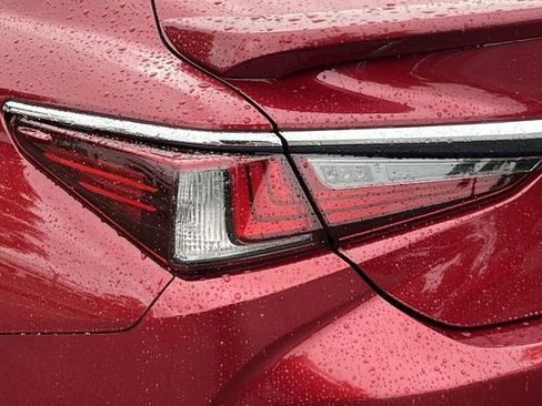 Used 2025 Lexus ES 300h w/ Premium Package FWD image 10