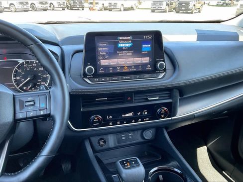 Used 2025 Nissan Rogue SV FWD image 7