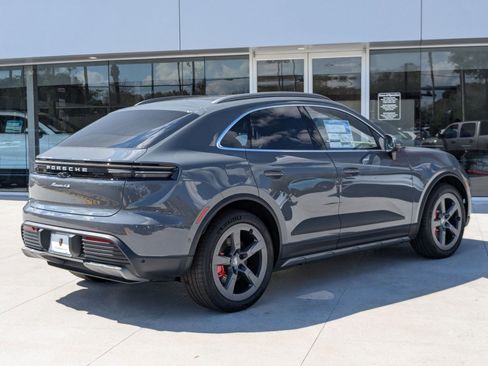 New 2025 Porsche Macan 4S Electric image 9