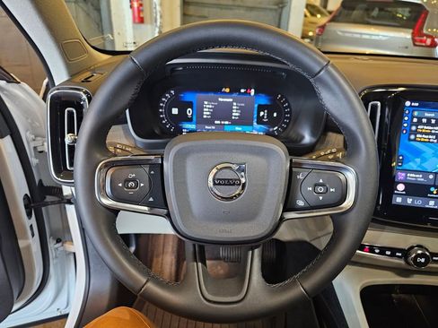 Certified 2023 Volvo XC40 B5 Plus w/ Driver Assist Package AWD/4WD image 22