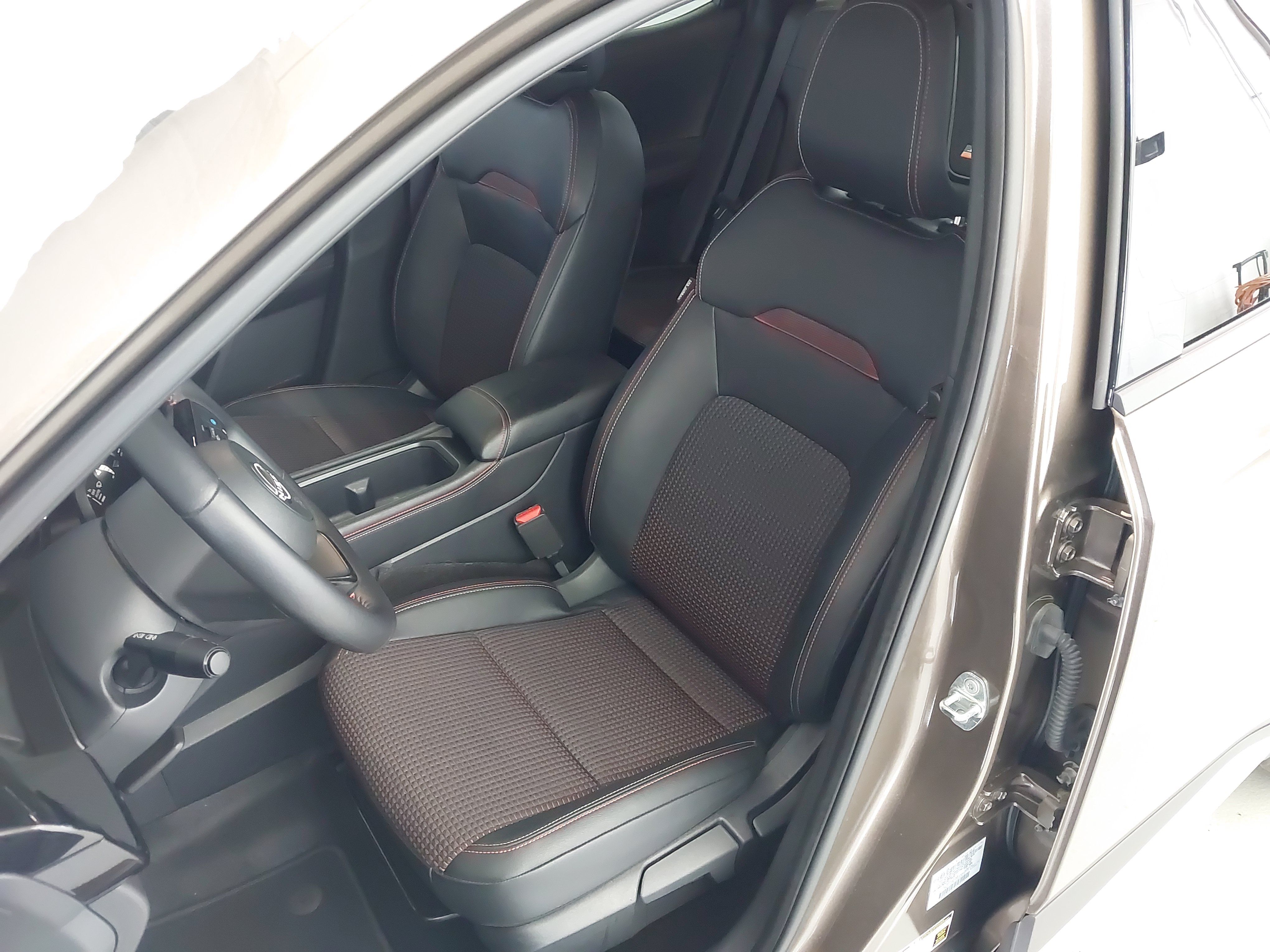 Used 2025 Nissan Kicks SR w/ SR Premium Package FWD image 22