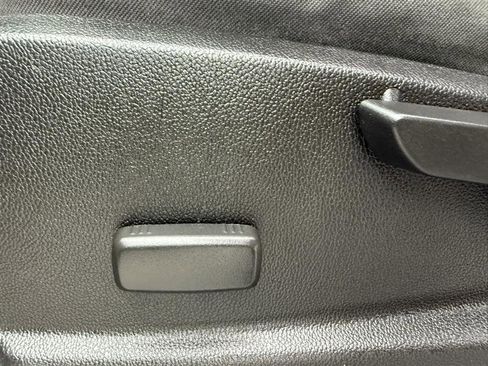 Used 2016 Chevrolet Colorado LT w/ LT Convenience Package image 29