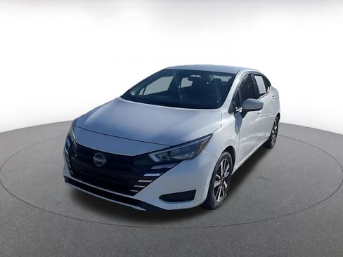 Used 2025 Nissan Versa SV image 7