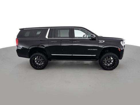 Used 2022 GMC Yukon XL SLT w/ SLT Luxury Package image 4