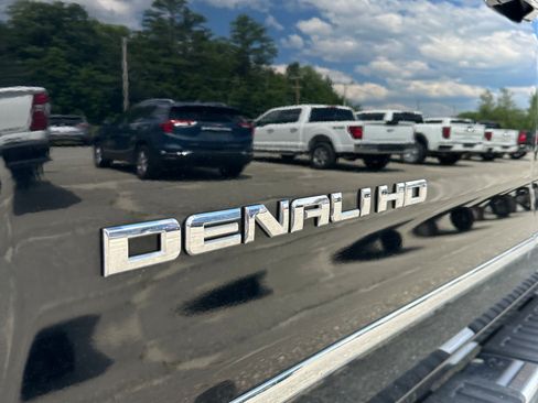 Used 2018 GMC Sierra 2500 Denali w/ Duramax Plus Package AWD/4WD image 10