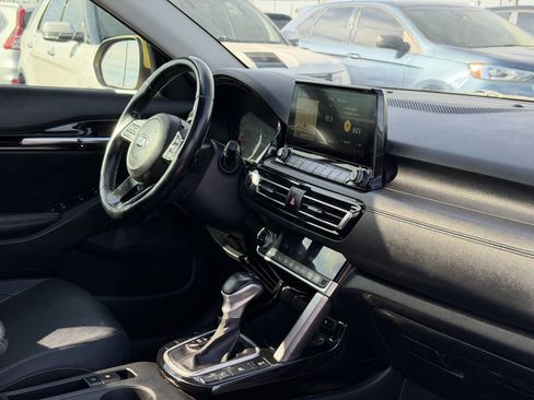 Used 2021 Kia Seltos SX w/ SX Sunroof Package AWD/4WD image 36