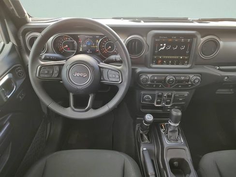 Used 2023 Jeep Gladiator Sport AWD/4WD image 10