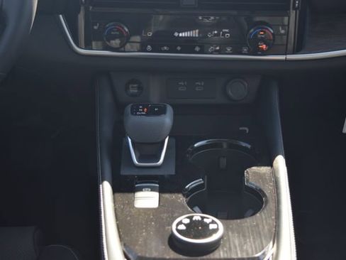 New 2026 Nissan Rogue Platinum image 14