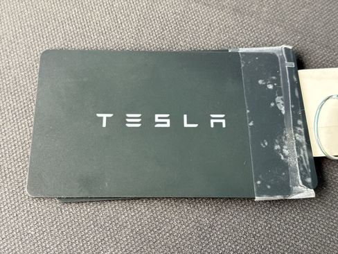 Used 2023 Tesla Model Y Long Range AWD/4WD image 38